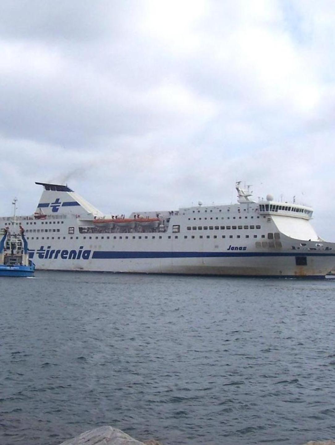 Avaria sul traghetto per Olbia: rientro in porto