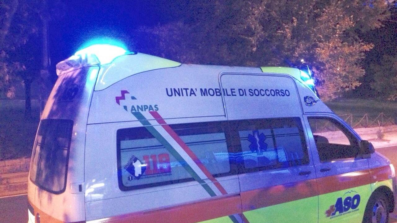 Un’ambulanza dell’Aso di Oliena