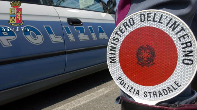 Una pattuglia della Polizia stradale
