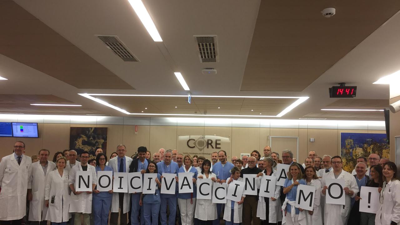 Reggio Emilia, il flash mob dell'Ausl per il vaccino antinfluenzale