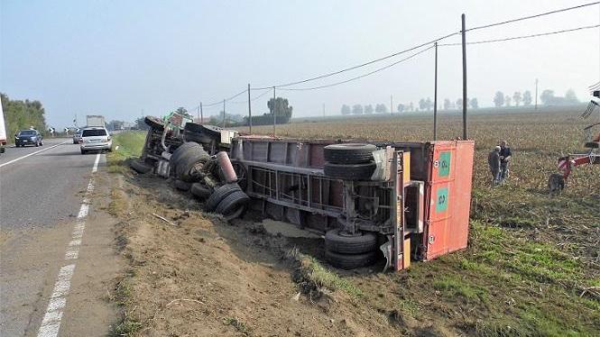 Incidente con mezzo pesante sulla Romea (foto archivio)