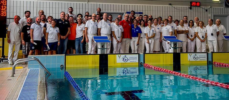 Foto di gruppo a Livorno con lo staff dell'organizzazione
