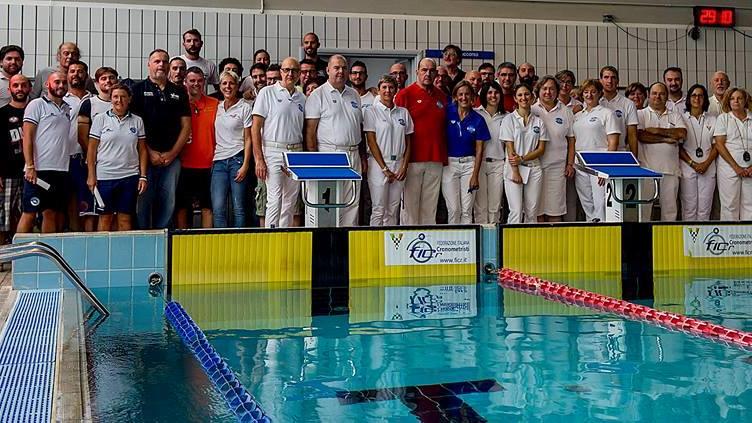 Foto di gruppo a Livorno con lo staff dell'organizzazione