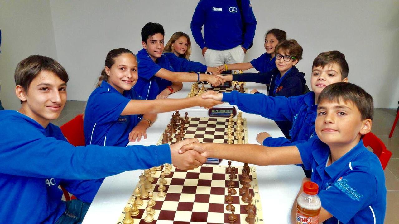 Giocatori giovanissimi di scacchi