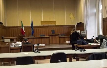 Perseguitava il patron dell’Excalibur: condannata a tre anni 