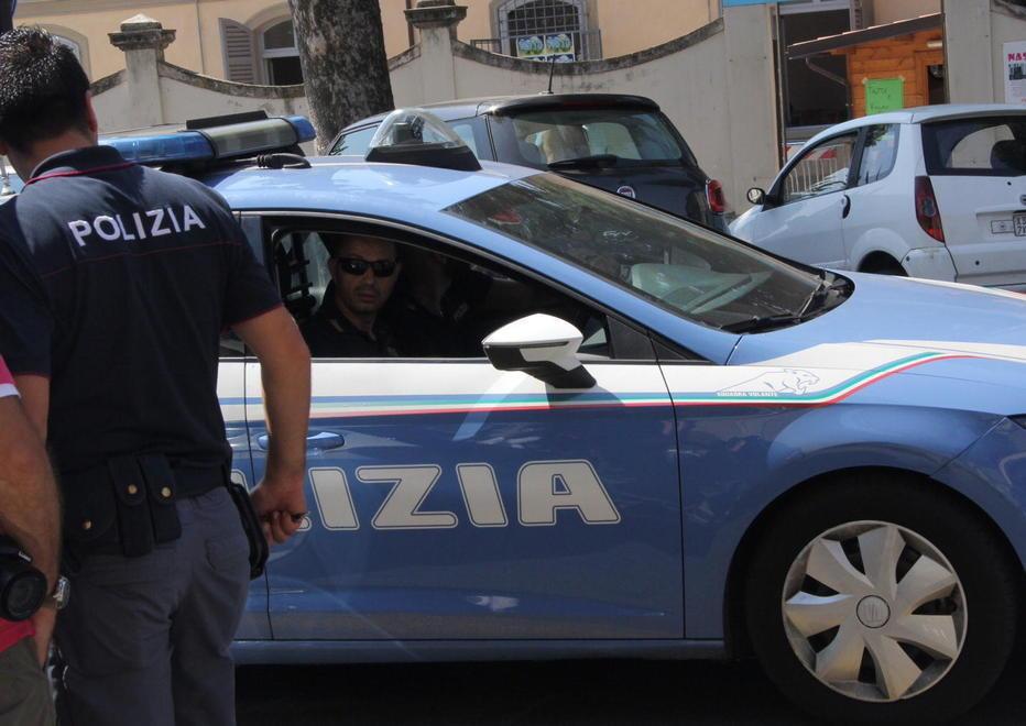 I muratori ristrutturano il bagno, i vicini si azzuffano