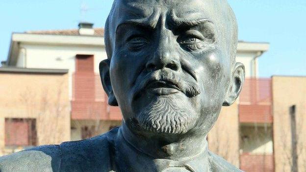 Dall’Ucraina con amore il busto di Lenin “sindaco di Cavriago”