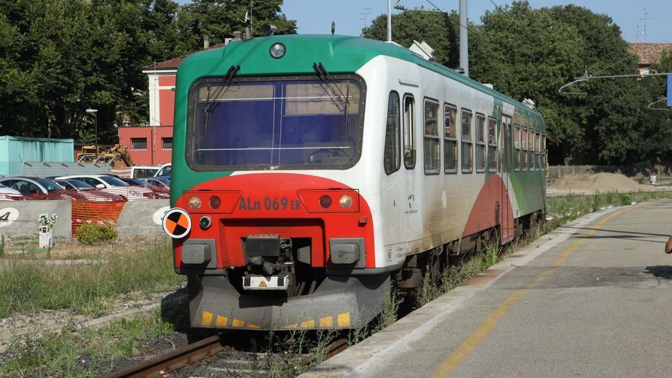Nasce il comitato dei pendolari per i ritardi sulla Reggio-Ciano