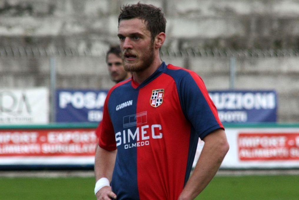 Fulminato mentre fa surf muore ex giocatore della Torres