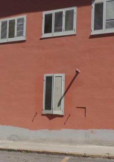 Comignoli a parete nelle case di Ploaghe: «Subito verifiche» 