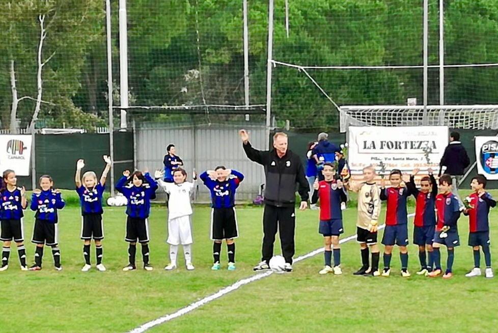 L'ingresso in campo delle due squadre