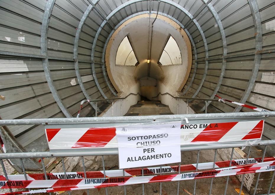 Si allaga il sottopasso pedonale in stazione
