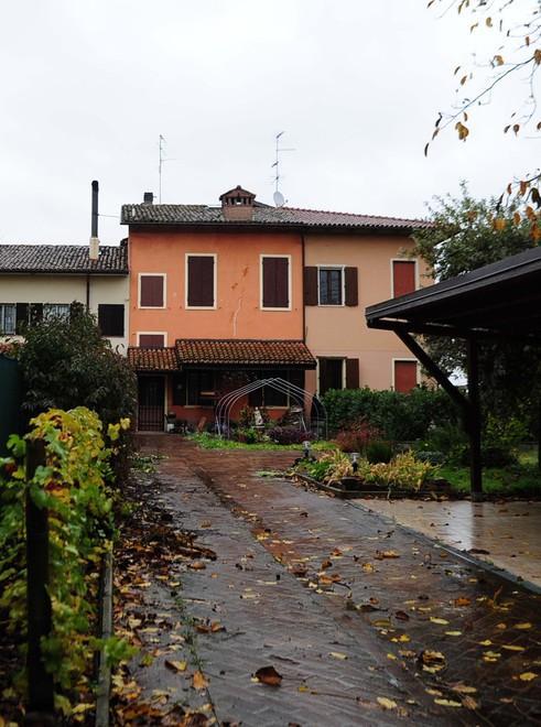 Filotto di case, rubati oro e contanti 
