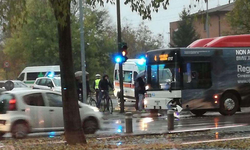 Frontale con l’autobus, feriti 2 passeggeri