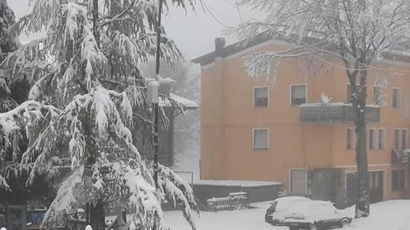La nevicata allontana lo spettro della siccità e del turismo in crisi