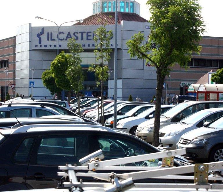 Derubato nel parcheggio, anziano colto da malore 