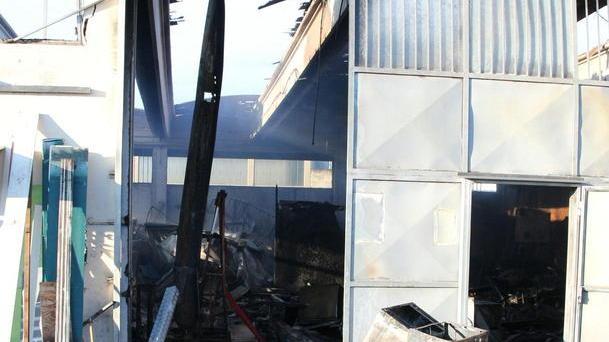 Incendio: vietato mangiare frutta