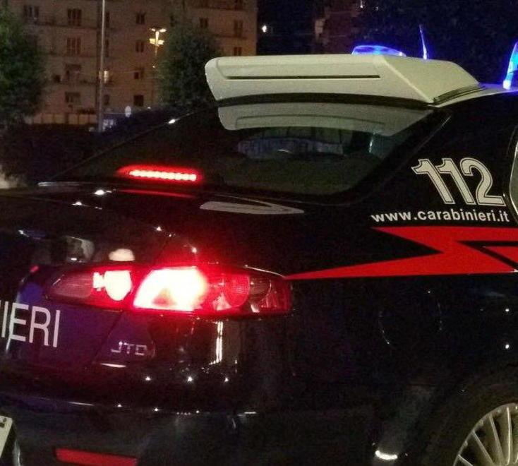 Ubriaco, maltratta i familiari e i carabinieri 