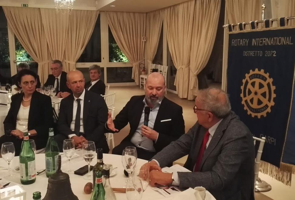 E Bonaccini omaggia l’innovazione del distretto ceramico