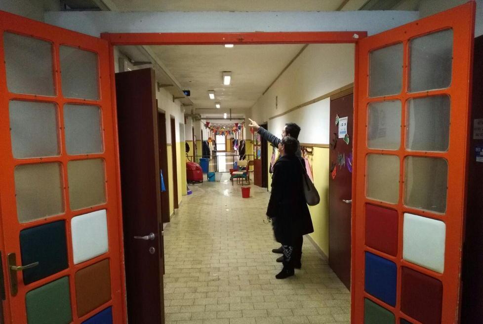 Si allaga il bagno della scuola alunni spostati in un’altra aula