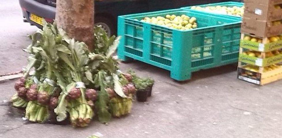 Casse sul marciapiede Assolto negoziante 