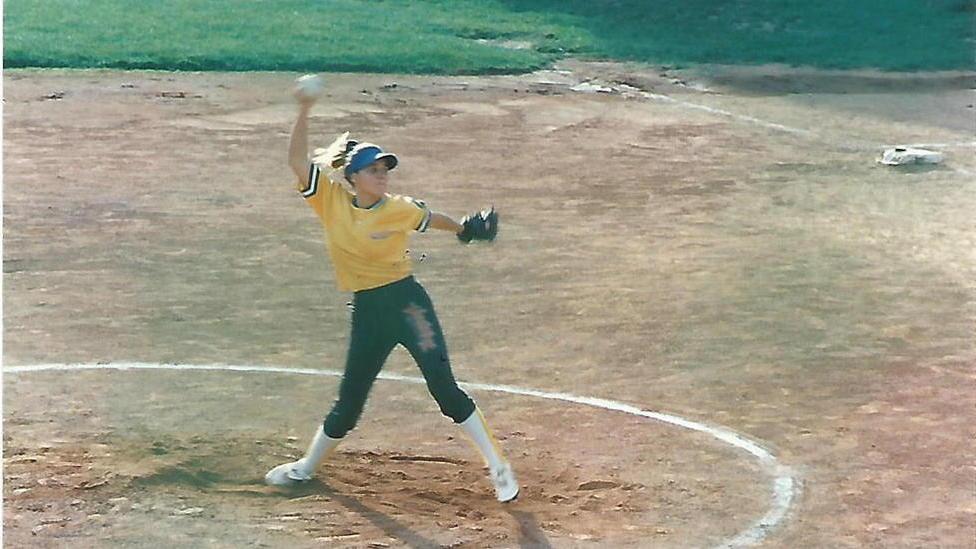 Da campionessa di softball a mamma a tempo pieno