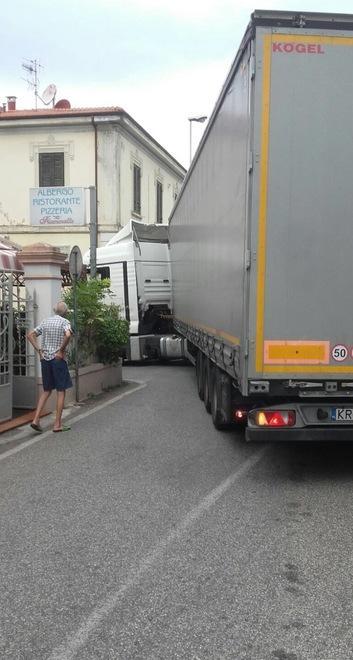 «I camion non superino i 30 chilometri orari»