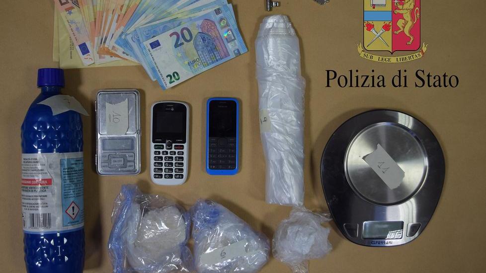 Seimila euro di shaboo in tasca: 32enne arrestato in stazione