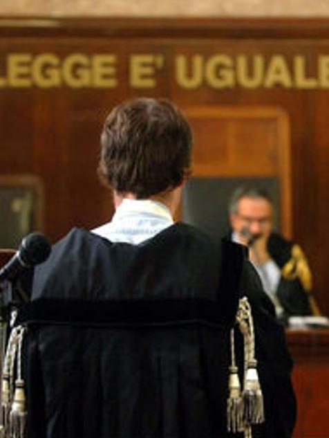 Perseguita la ex moglie: stalker condannato 