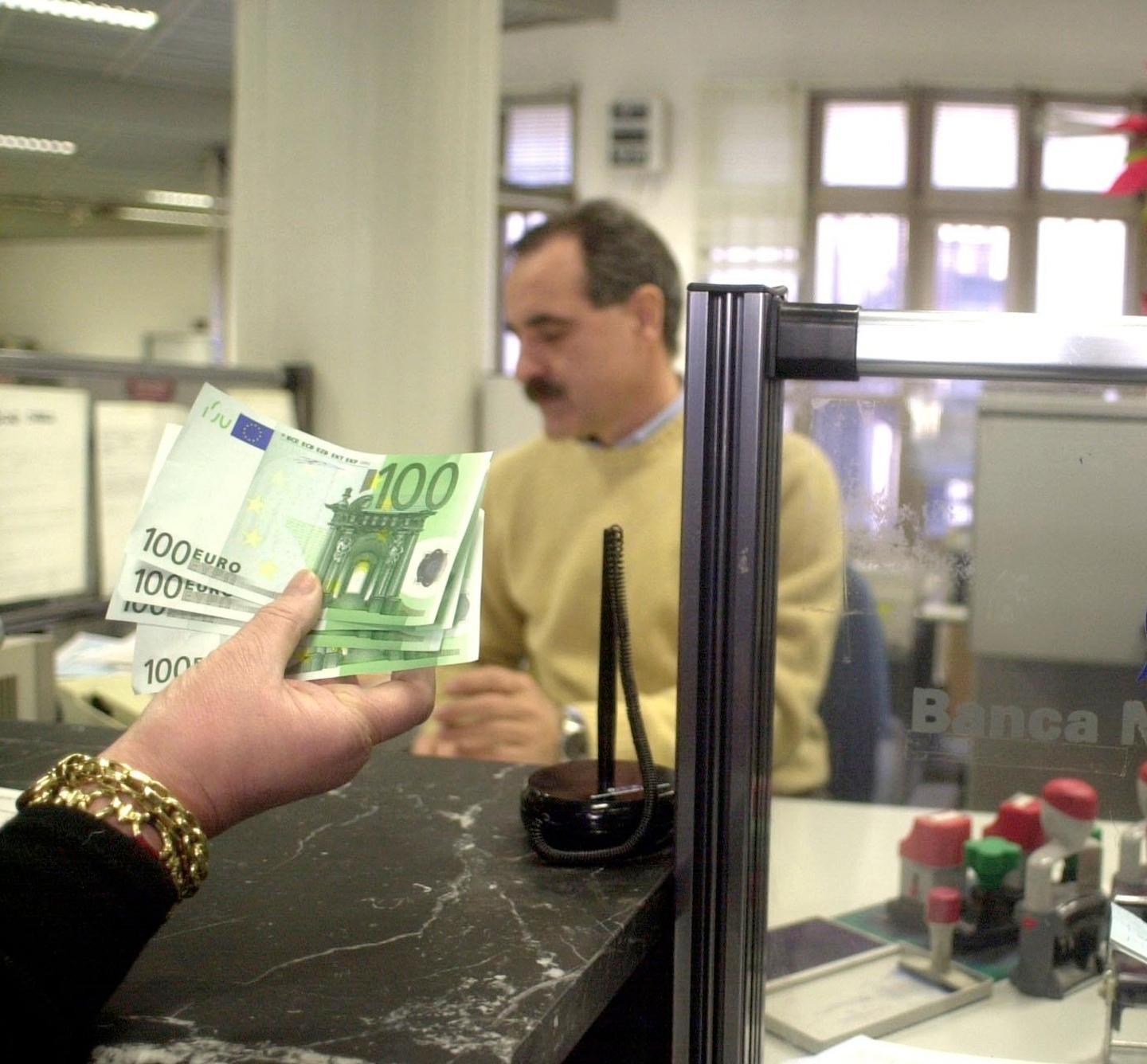 I sindaci: non chiudete le banche 