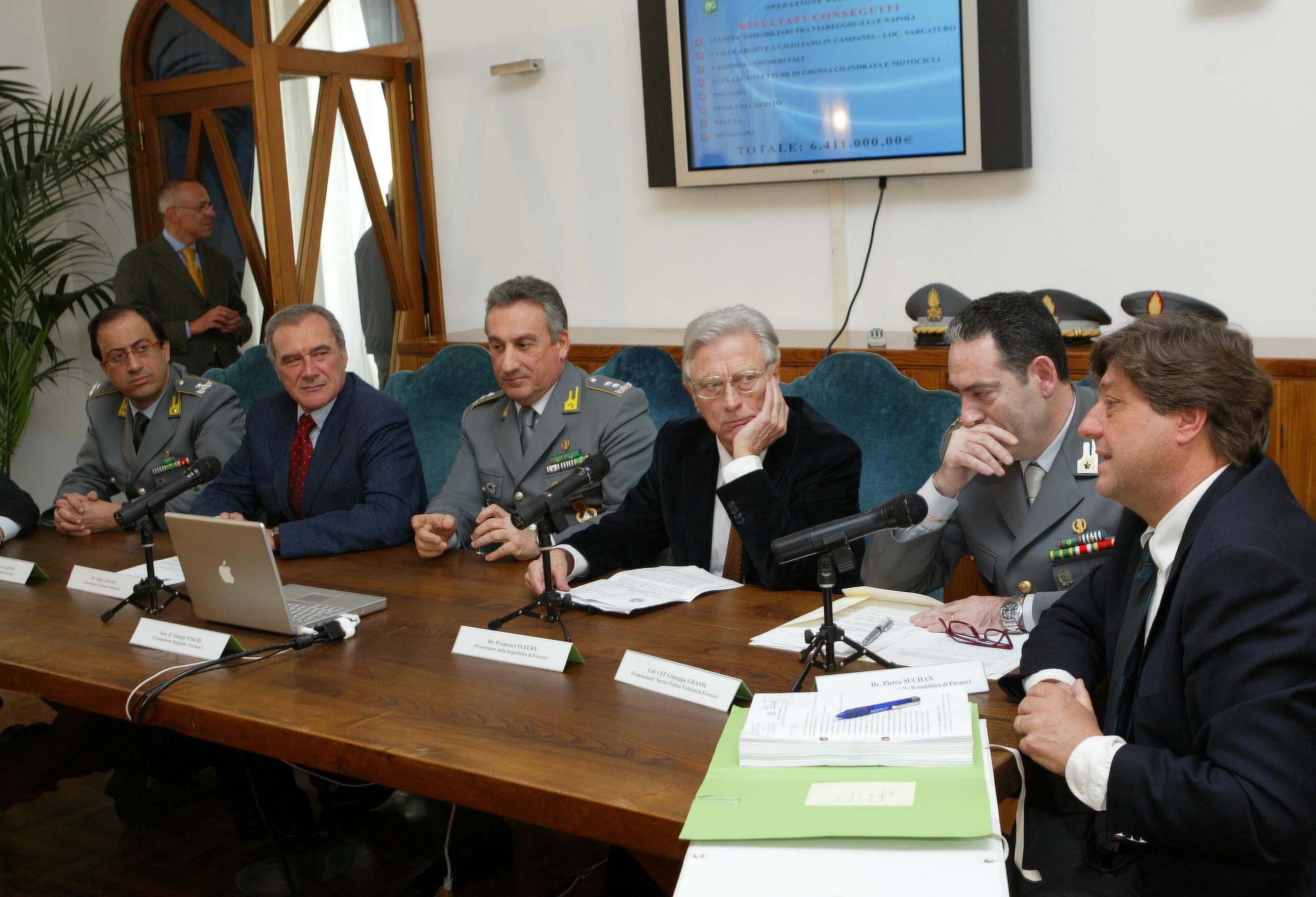 La conferenza stampa del 2008. A sinistra l'allora procuratore nazionale antimafia Pietro Grasso