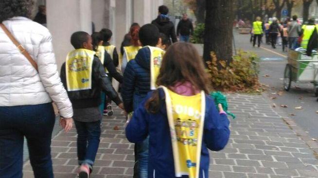 A “Piedibus”, ecco dove nel modenese E gli zaini? Sul carrettino