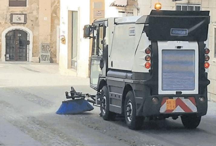 Alghero, cassonetti sporchi: multa da 6300 euro alla Ciclat 