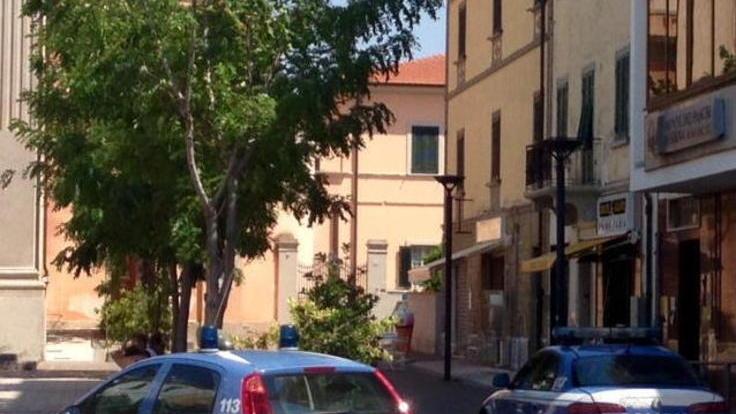 Auto della polizia nel centro cittadino