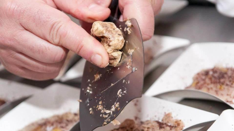 La sfida dei sindaci cuochi per un giorno in piazza Duomo