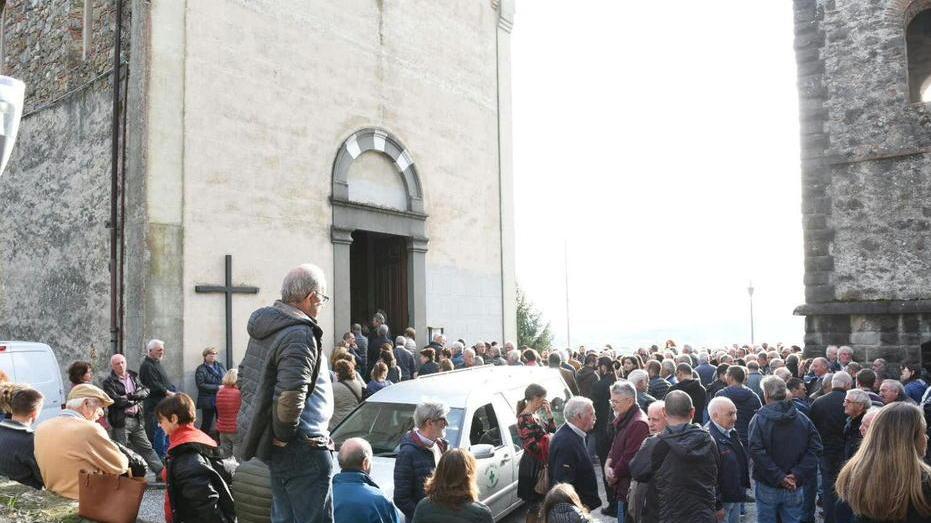 Folla per l’addio ad Alfredo Quilici