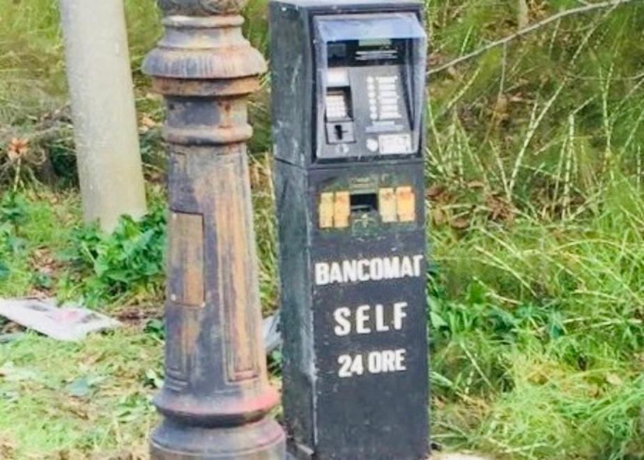 Sradicata la cassa del self service in via Comacchio 