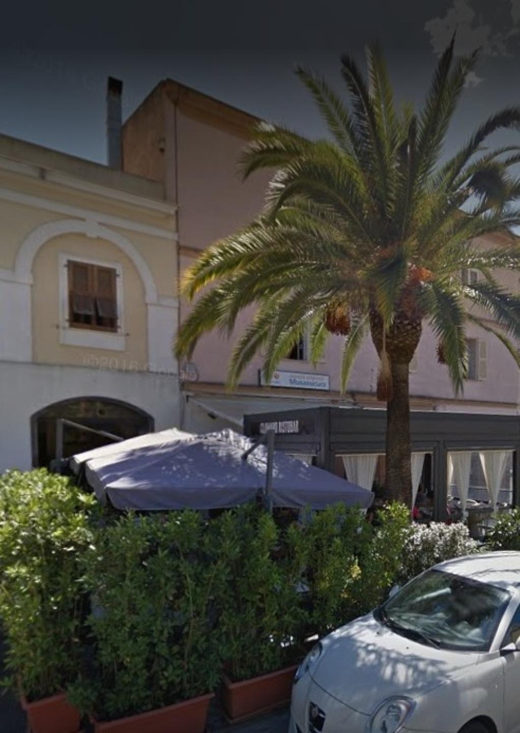 Tavolini straripanti: chiuso il “Clamarò”