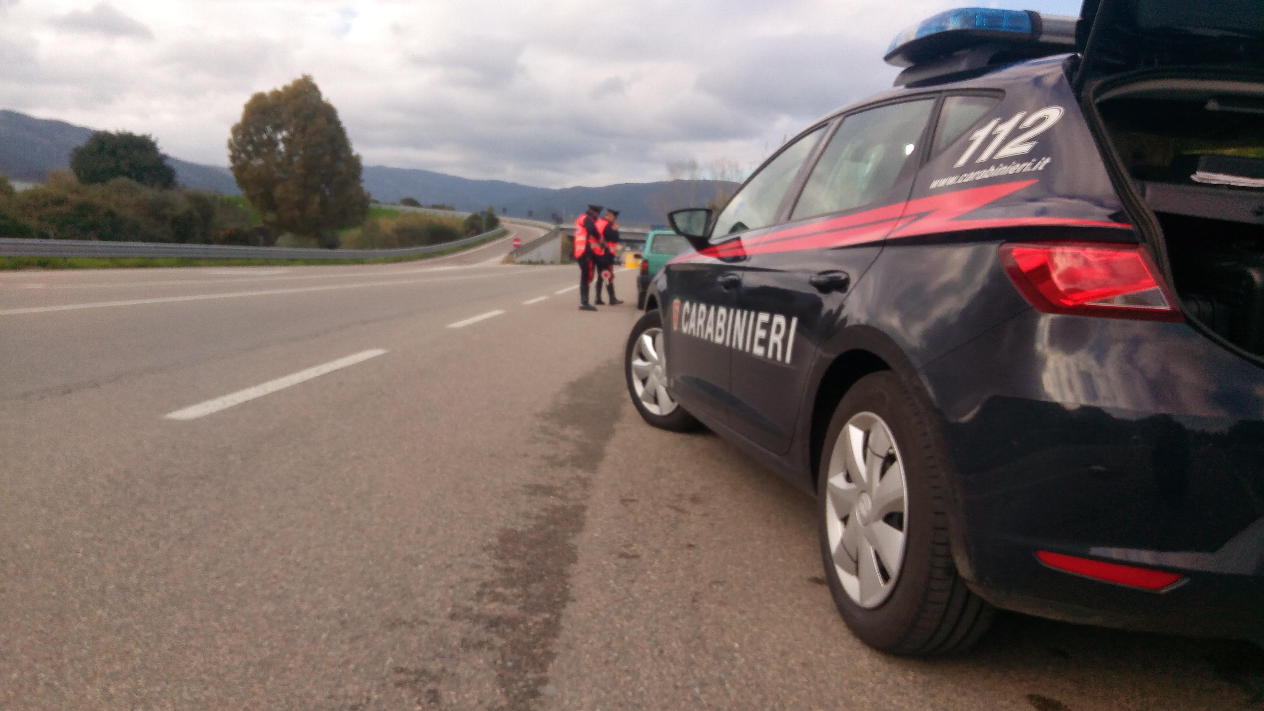 Agguato all'alba tra Anela e Bono: barista 32enne colpito da una fucilata al petto