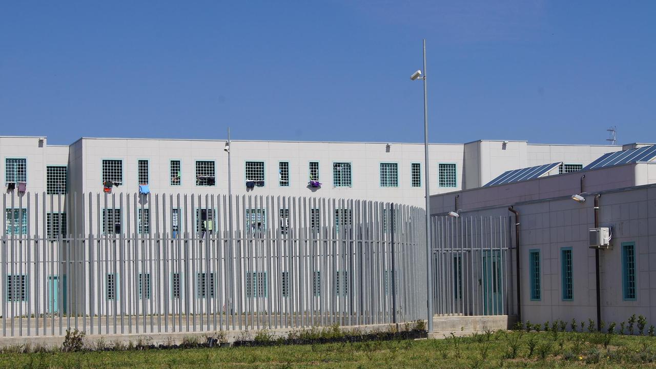 Carcere di Tempio al freddo e senza acqua calda: la protesta della Uil penitenziari