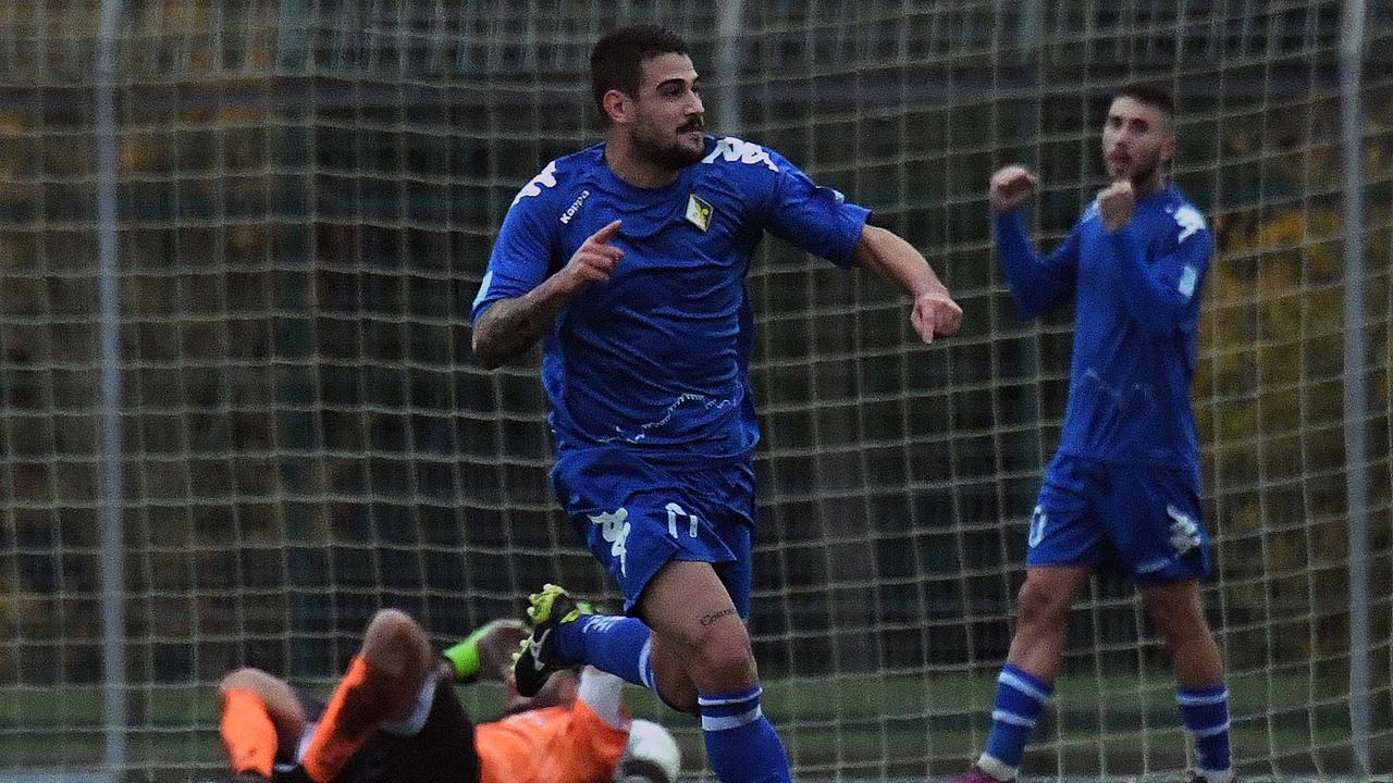 L'esultanza di Liurni, autore del definitivo 2-2 (foto Silvi)