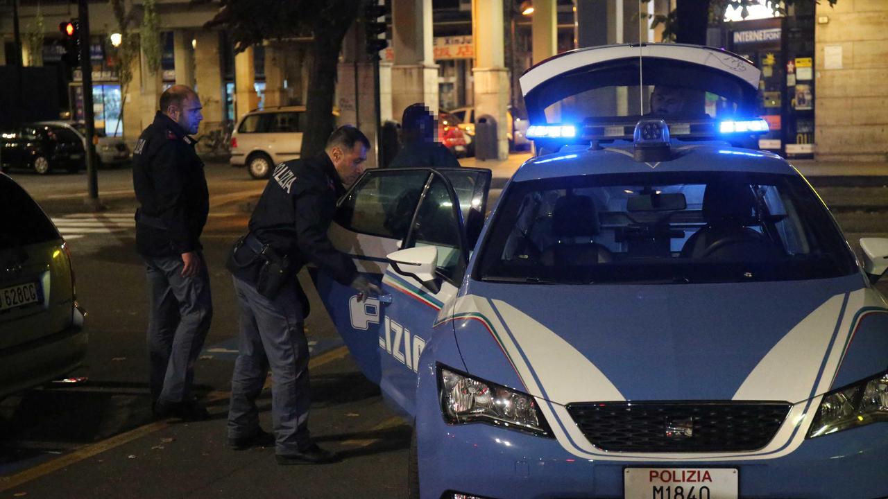 Minacciato dal ladro che cerca di fermare: salvato dalla polizia