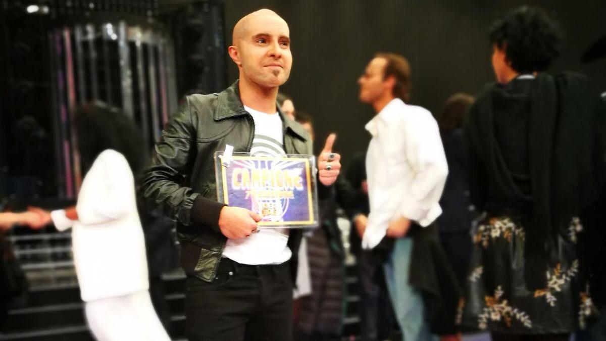 Marco Carta truccato da Giuliano Sangiorgi dei Negramaro ha vinto Tale e Quale Show 7