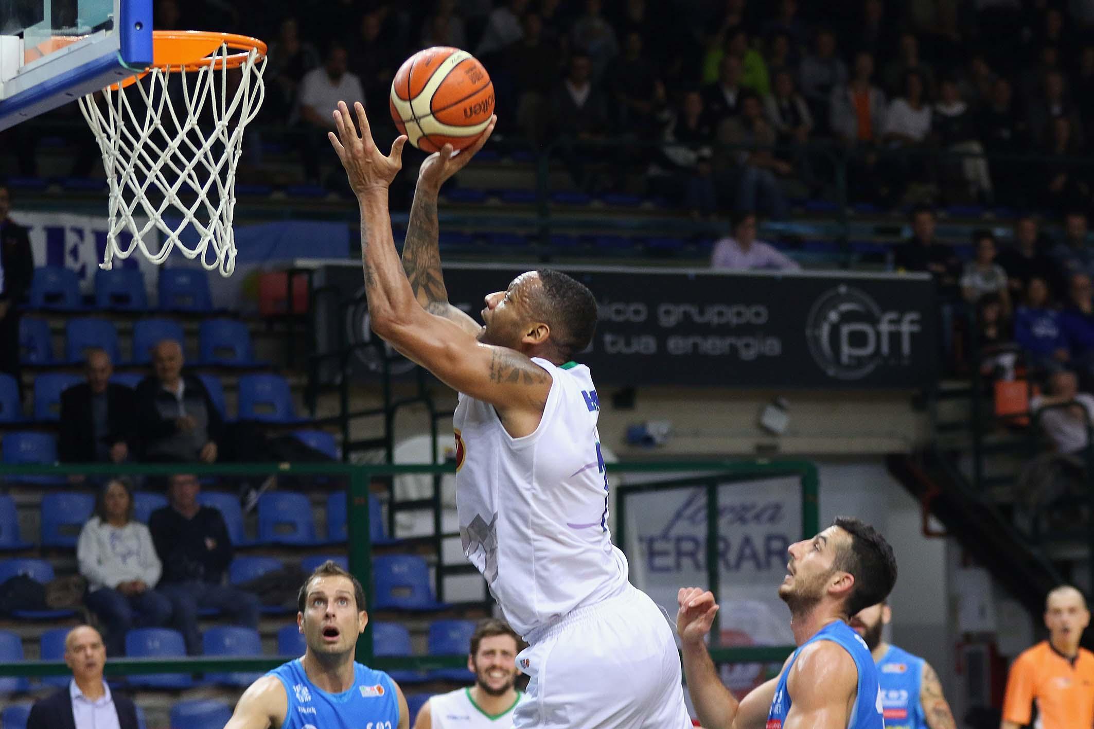 Bondi, una vittoria sofferta: decide Hall con una magia