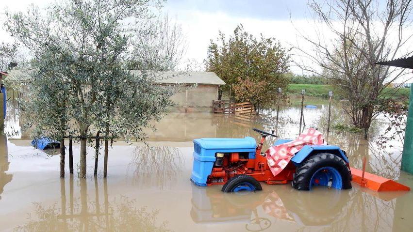 Fosso intasato dai detriti il Comune lancia l’allarme