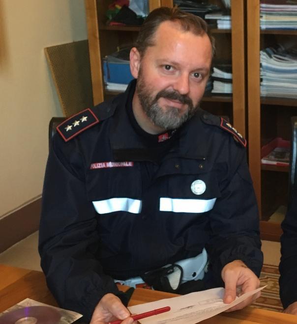 Polizia municipale deve pagare la visura al Pra di tasca propria