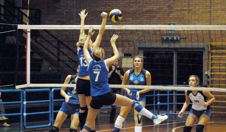 Atlete in campo, ladri negli spogliatoi 