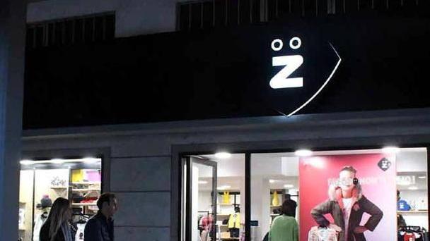 A Marina si è riaccesa una vetrina