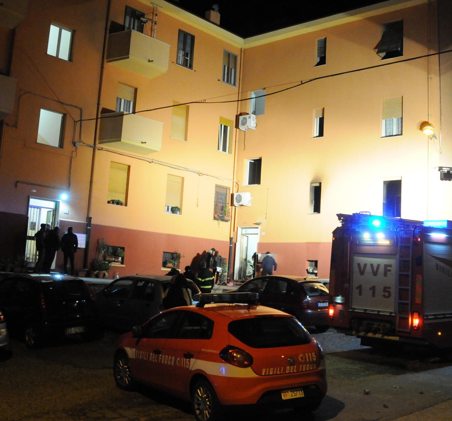Nuoro, paura per l’incendio in una casa: 4 ferite 