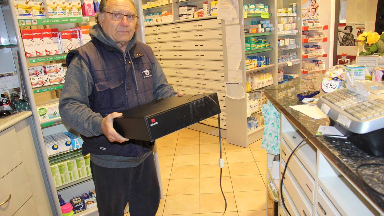 Il furto alla farmacia Pittei di via del Purgatorio (foto Batavia)